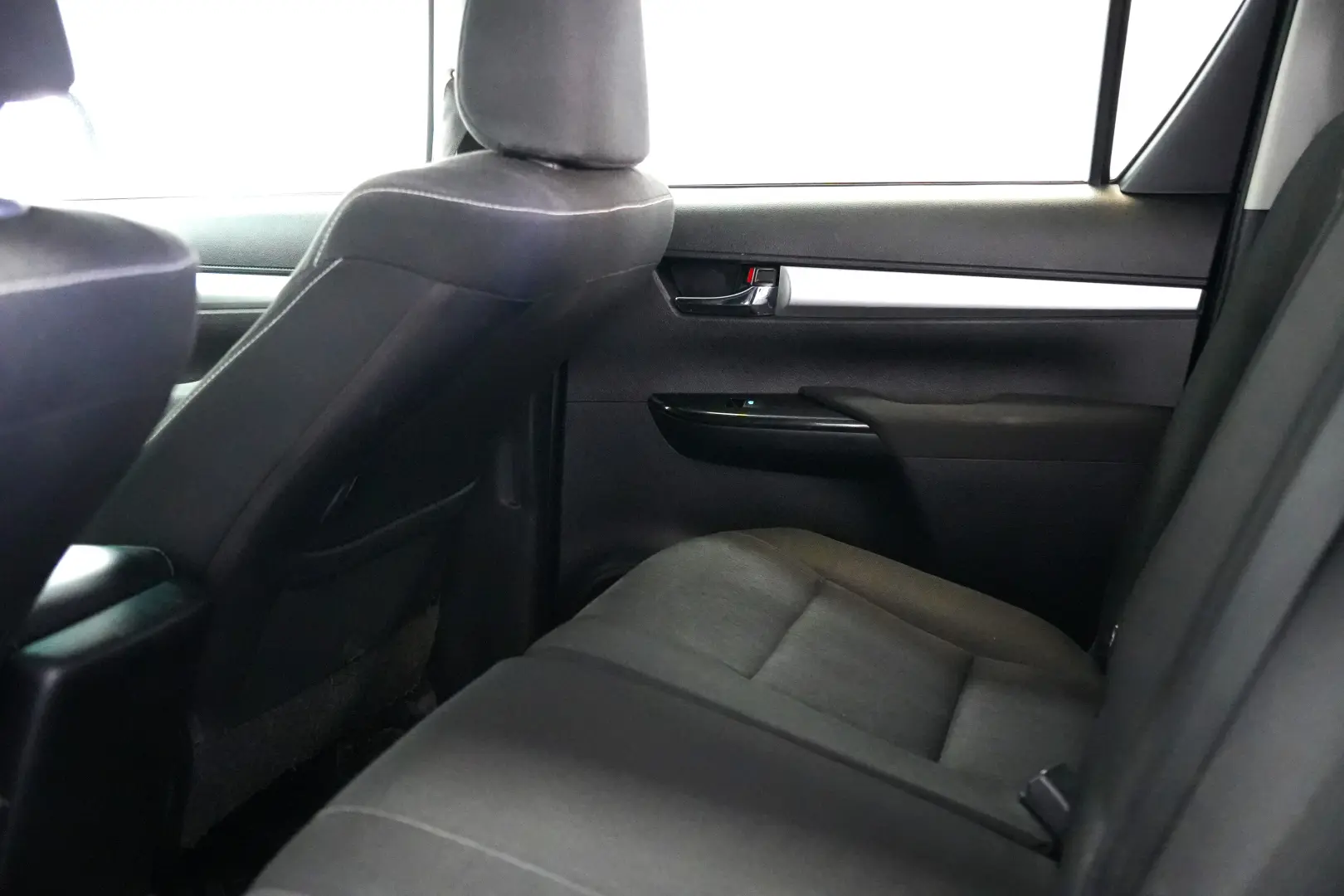 TOYOTA HILUX DC 2.4D AT INVINCIBLE
