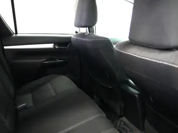 TOYOTA HILUX DC 2.4D AT INVINCIBLE