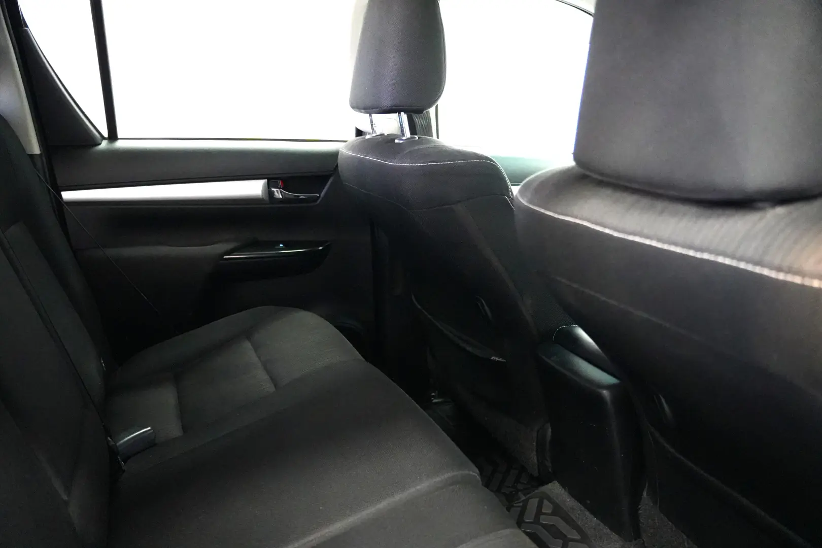 TOYOTA HILUX DC 2.4D AT INVINCIBLE
