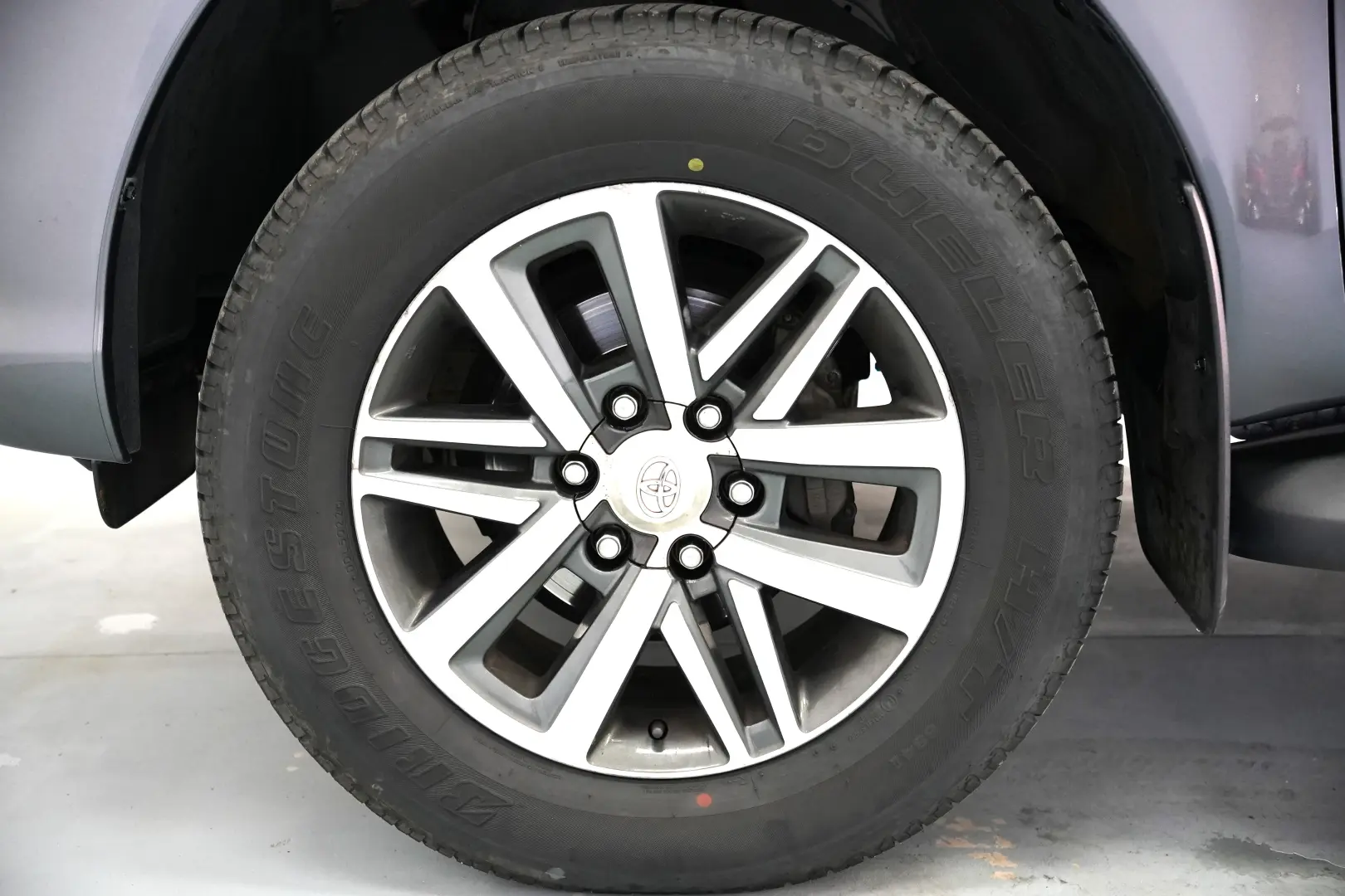 TOYOTA HILUX DC 2.4D AT INVINCIBLE