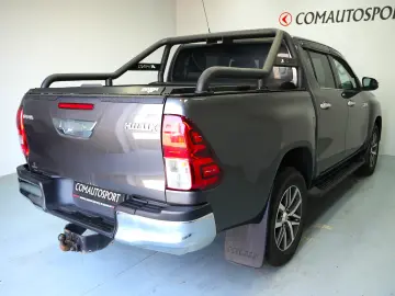 TOYOTA HILUX DC 2.4D AT INVINCIBLE