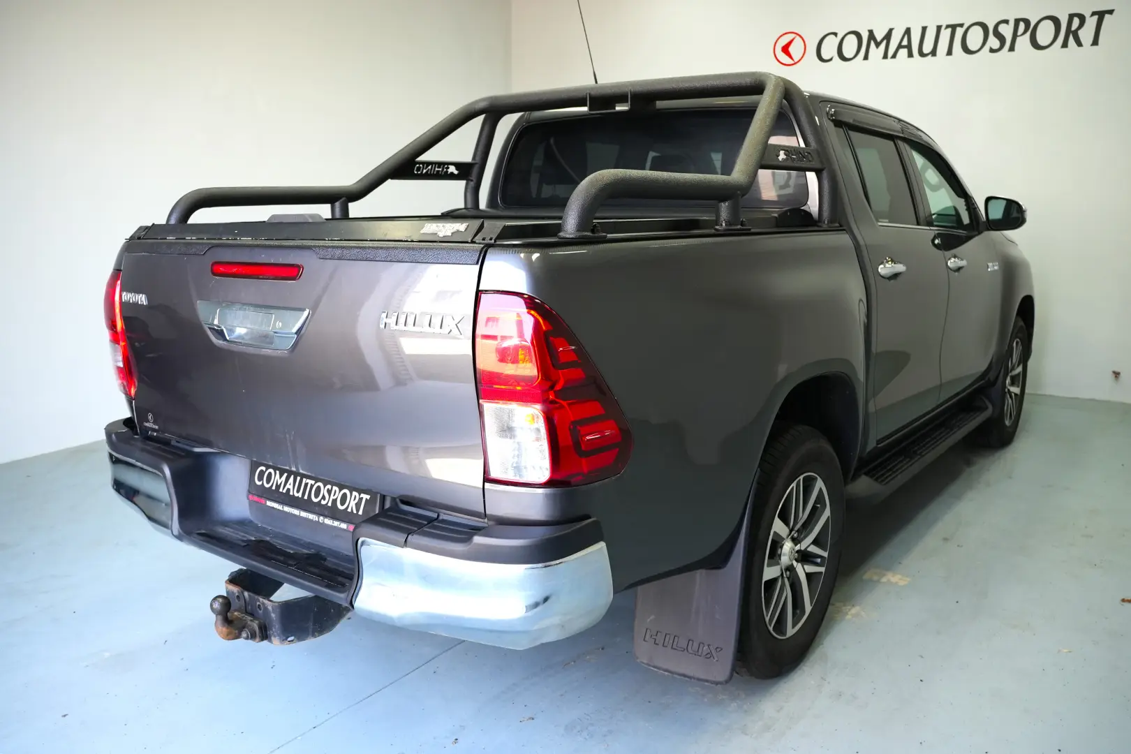 TOYOTA HILUX DC 2.4D AT INVINCIBLE