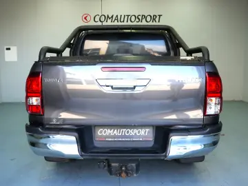 TOYOTA HILUX DC 2.4D AT INVINCIBLE