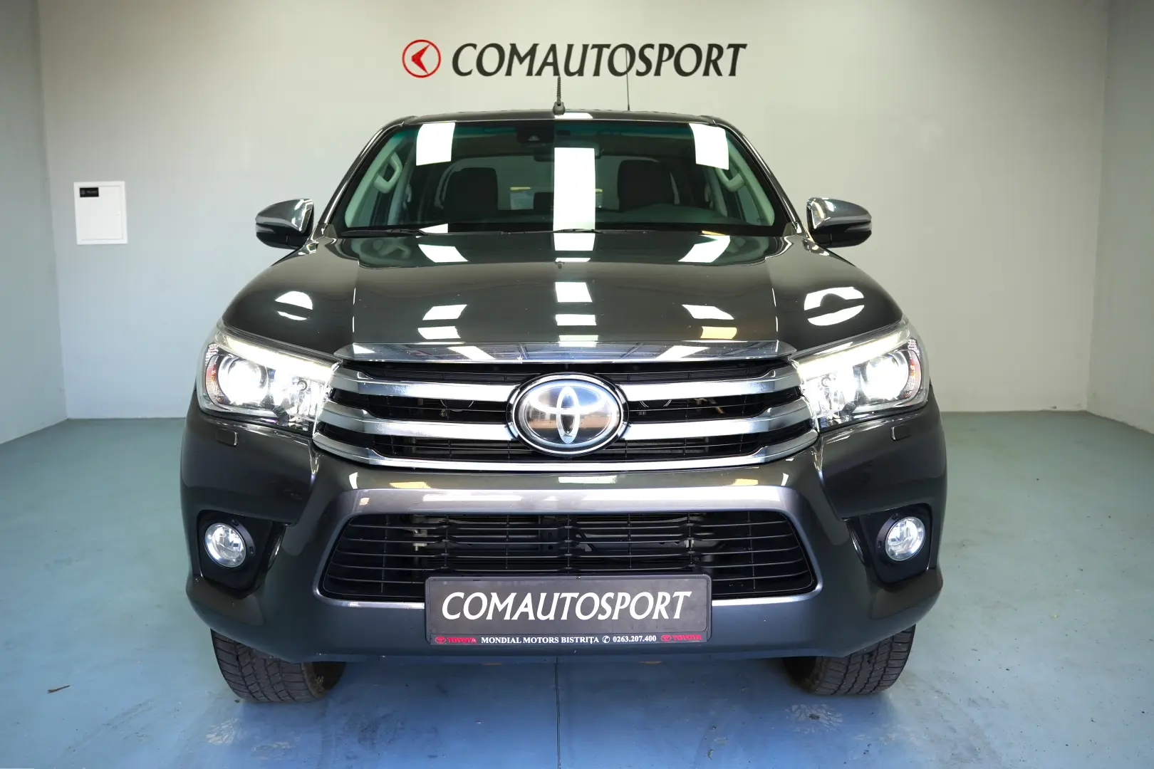 TOYOTA HILUX DC 2.4D AT INVINCIBLE