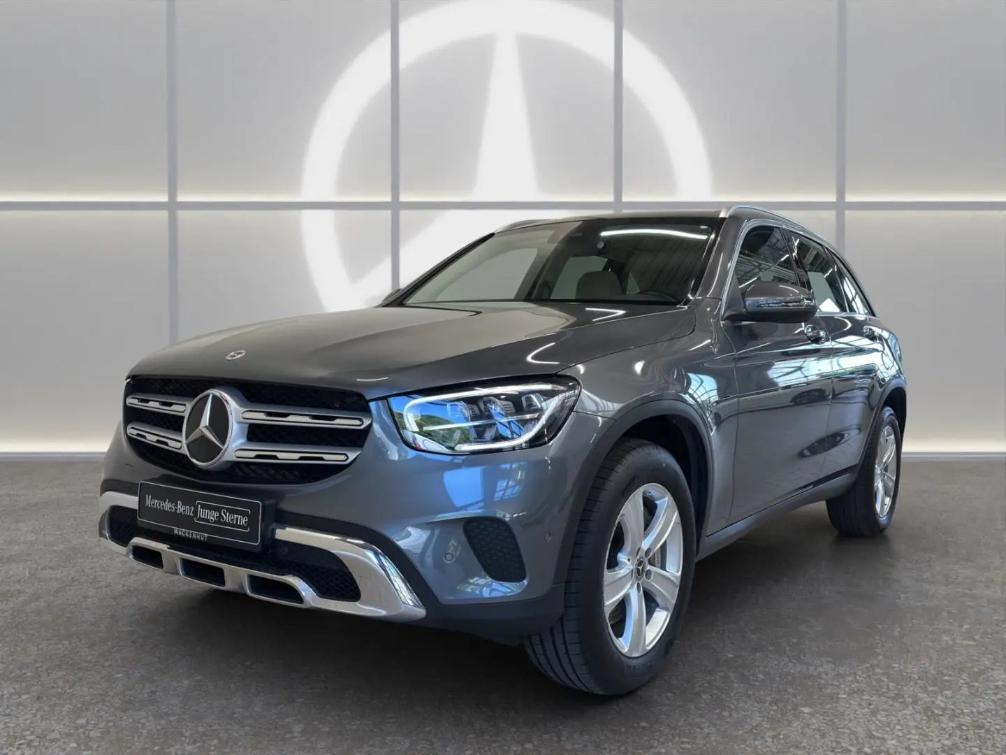 GLC 300 e 4M BUSIN+AHK+RFK+PANO+PUBLIC+NAVI PLUS