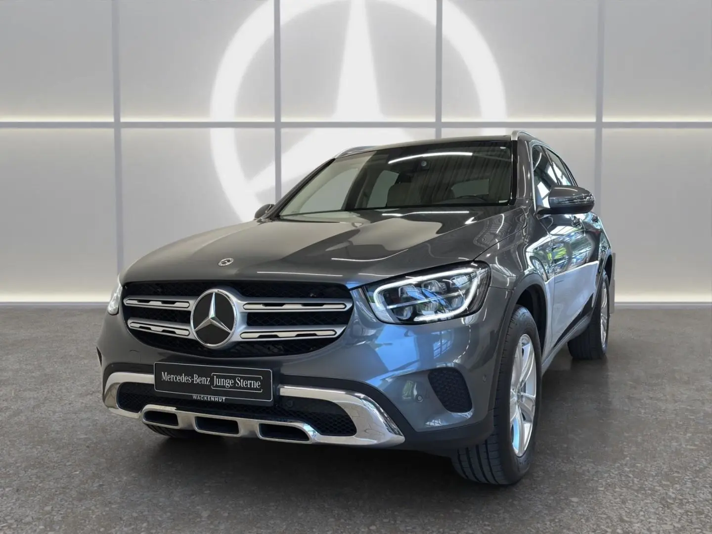 GLC 300 e 4M BUSIN+AHK+RFK+PANO+PUBLIC+NAVI PLUS