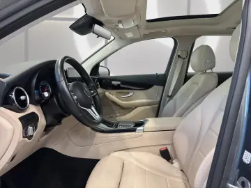 GLC 300 e 4M BUSIN+AHK+RFK+PANO+PUBLIC+NAVI PLUS
