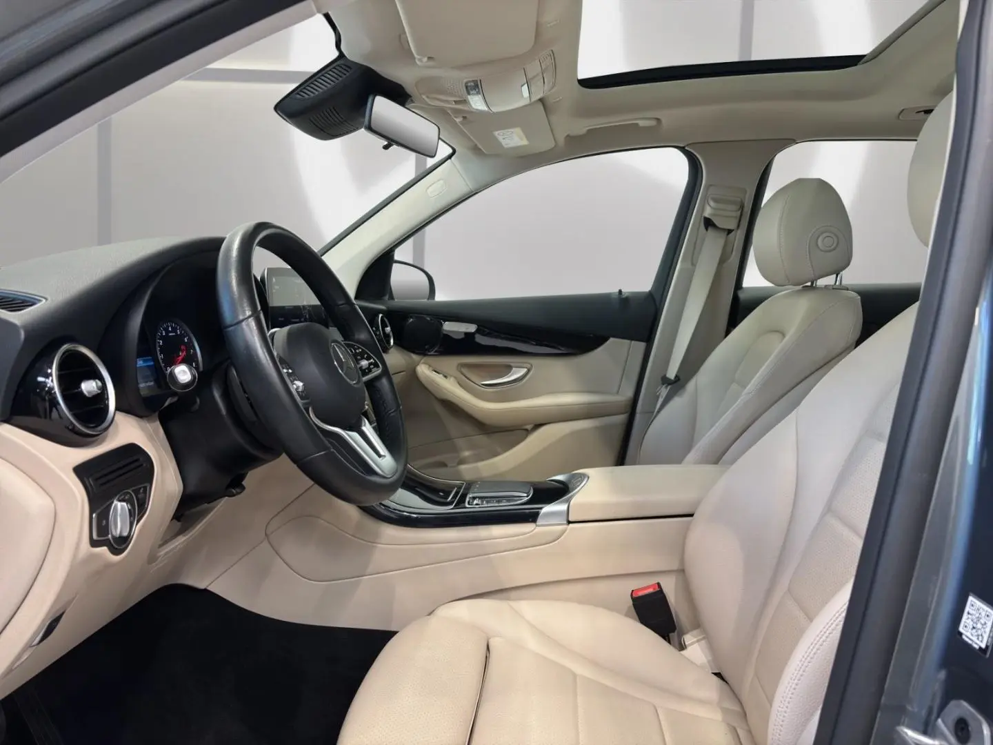GLC 300 e 4M BUSIN+AHK+RFK+PANO+PUBLIC+NAVI PLUS