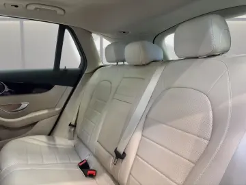 GLC 300 e 4M BUSIN+AHK+RFK+PANO+PUBLIC+NAVI PLUS