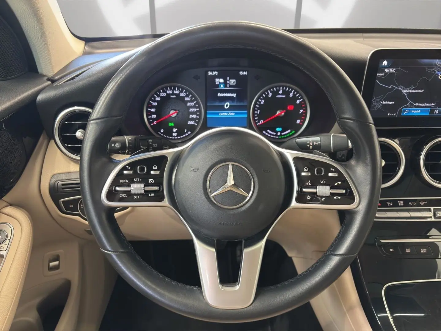 GLC 300 e 4M BUSIN+AHK+RFK+PANO+PUBLIC+NAVI PLUS