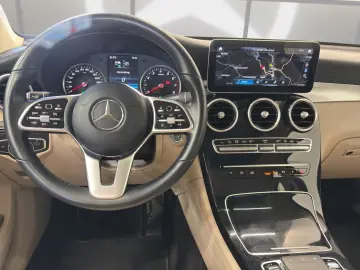 GLC 300 e 4M BUSIN+AHK+RFK+PANO+PUBLIC+NAVI PLUS