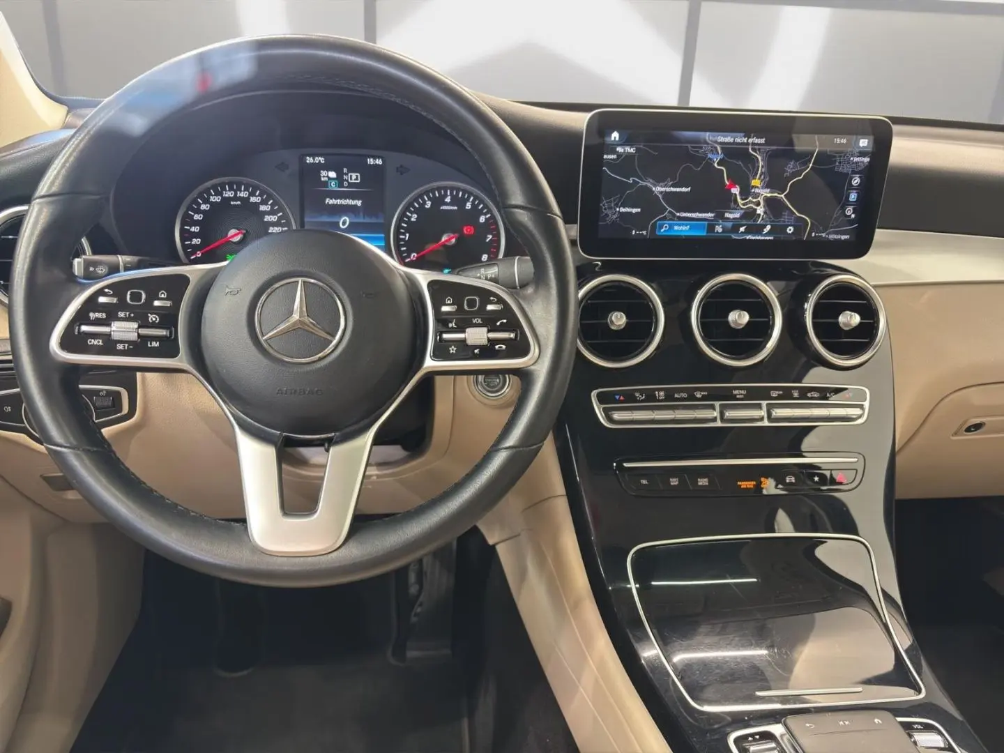 GLC 300 e 4M BUSIN+AHK+RFK+PANO+PUBLIC+NAVI PLUS