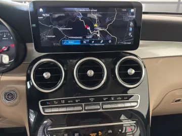 GLC 300 e 4M BUSIN+AHK+RFK+PANO+PUBLIC+NAVI PLUS