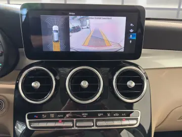 GLC 300 e 4M BUSIN+AHK+RFK+PANO+PUBLIC+NAVI PLUS