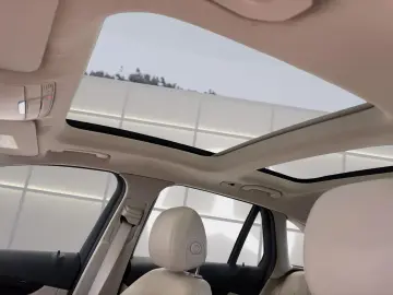 GLC 300 e 4M BUSIN+AHK+RFK+PANO+PUBLIC+NAVI PLUS