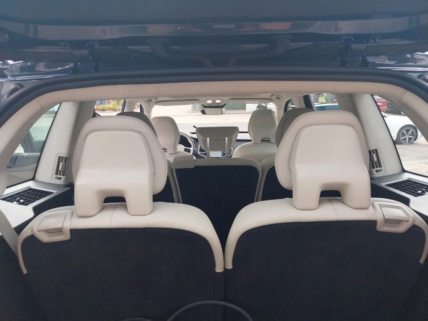 XC90 T8 Ultra Dark Plug-In Hybrid AWD B&W Sound