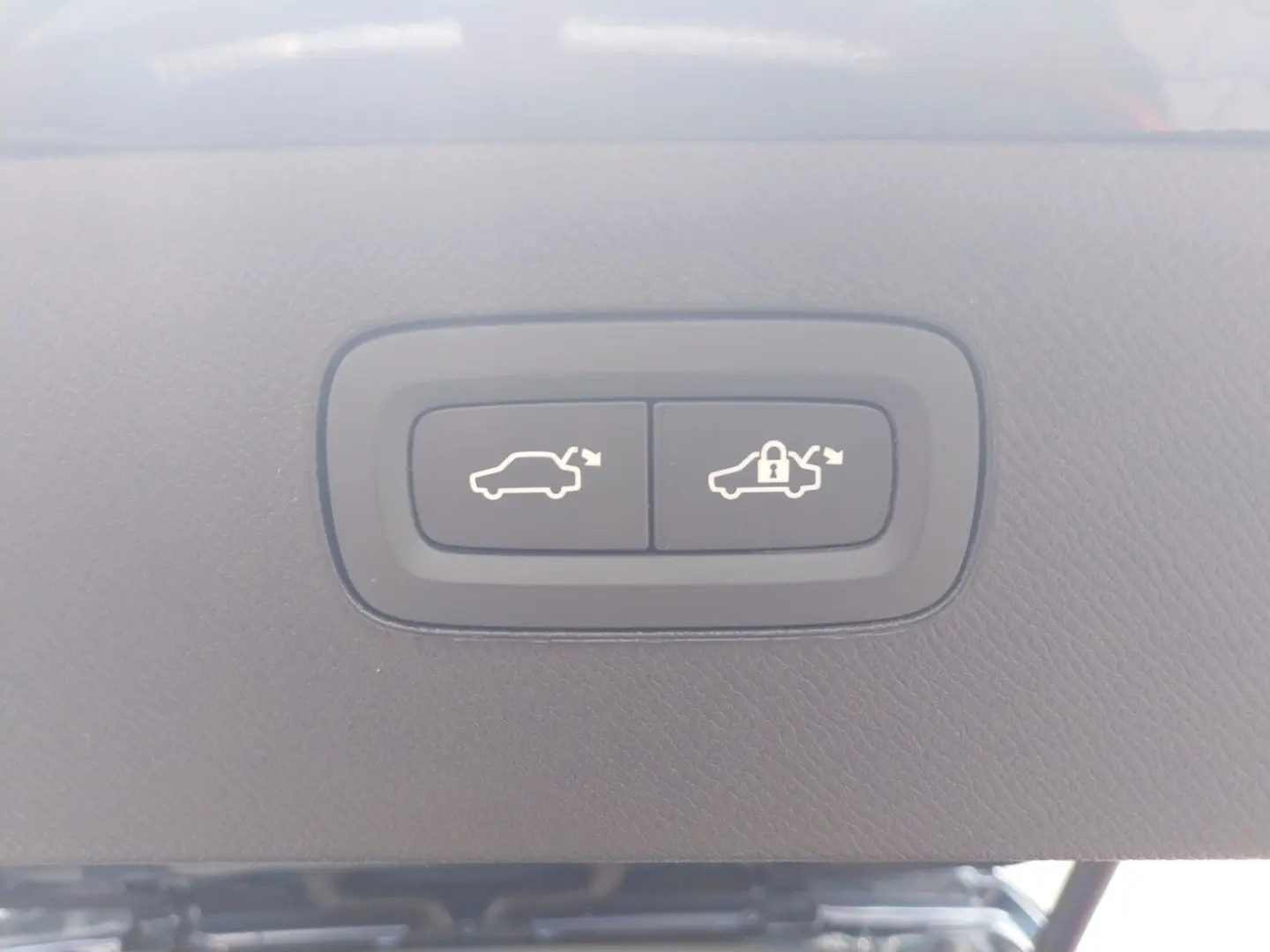 XC90 T8 Ultra Dark Plug-In Hybrid AWD B&W Sound