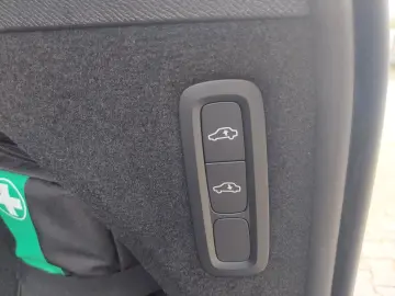 XC90 T8 Ultra Dark Plug-In Hybrid AWD B&W Sound