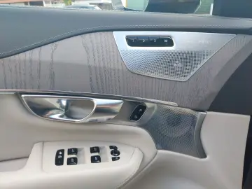 XC90 T8 Ultra Dark Plug-In Hybrid AWD B&W Sound