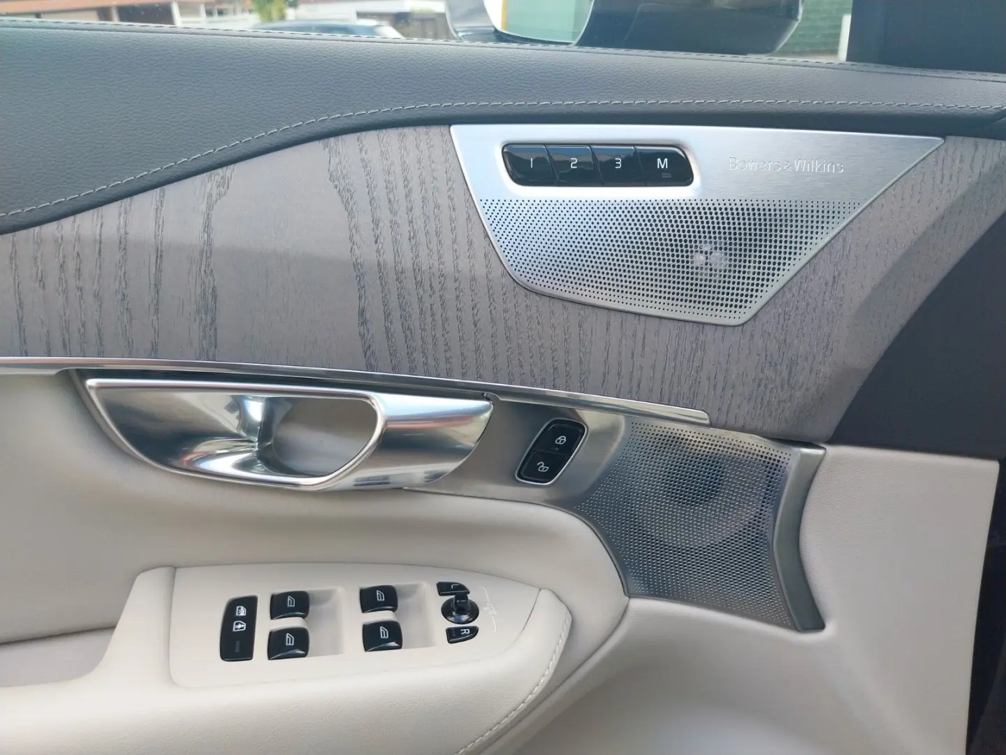 XC90 T8 Ultra Dark Plug-In Hybrid AWD B&W Sound