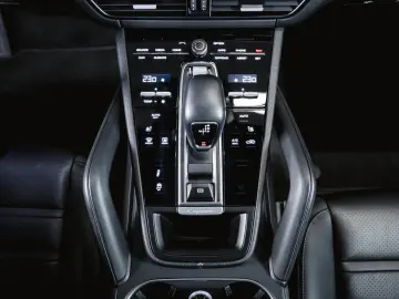 Cayenne Coupé Luftfederung Sportabgasanlage