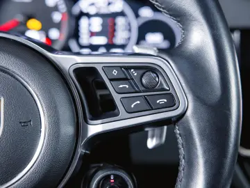Cayenne Coupé Luftfederung Sportabgasanlage