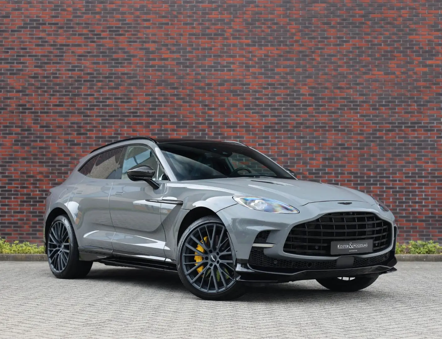 DBX 4.0 V8 707 | China Grey - Carbon Pack