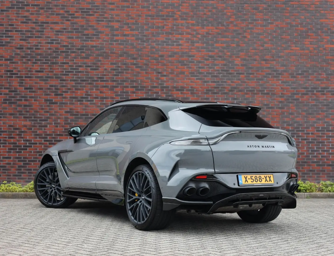 DBX 4.0 V8 707 | China Grey - Carbon Pack
