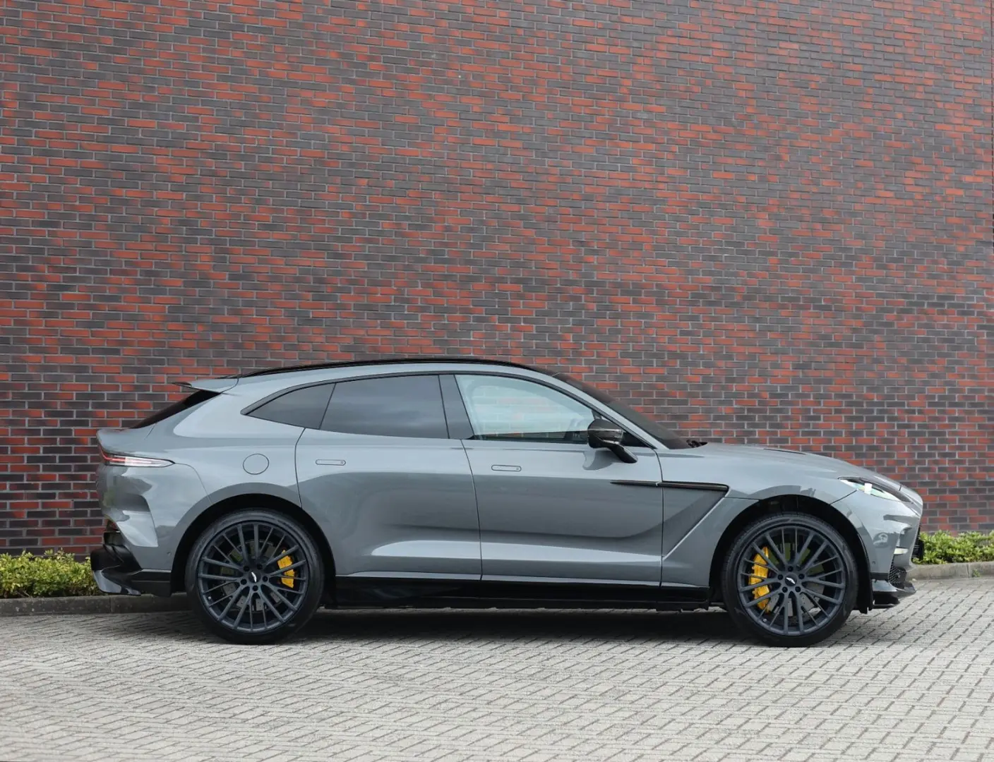 DBX 4.0 V8 707 | China Grey - Carbon Pack