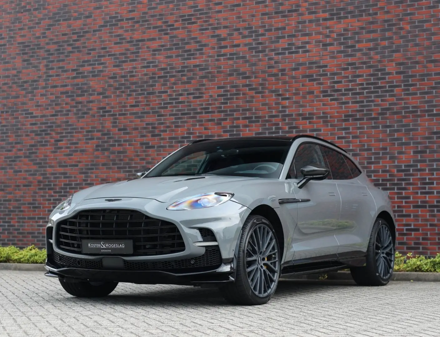 DBX 4.0 V8 707 | China Grey - Carbon Pack