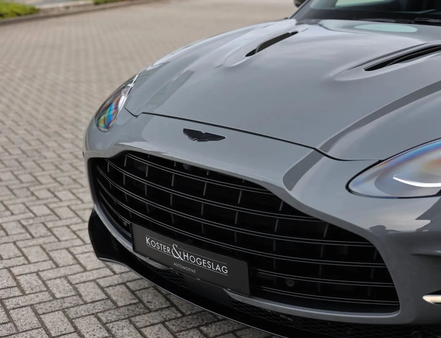 DBX 4.0 V8 707 | China Grey - Carbon Pack