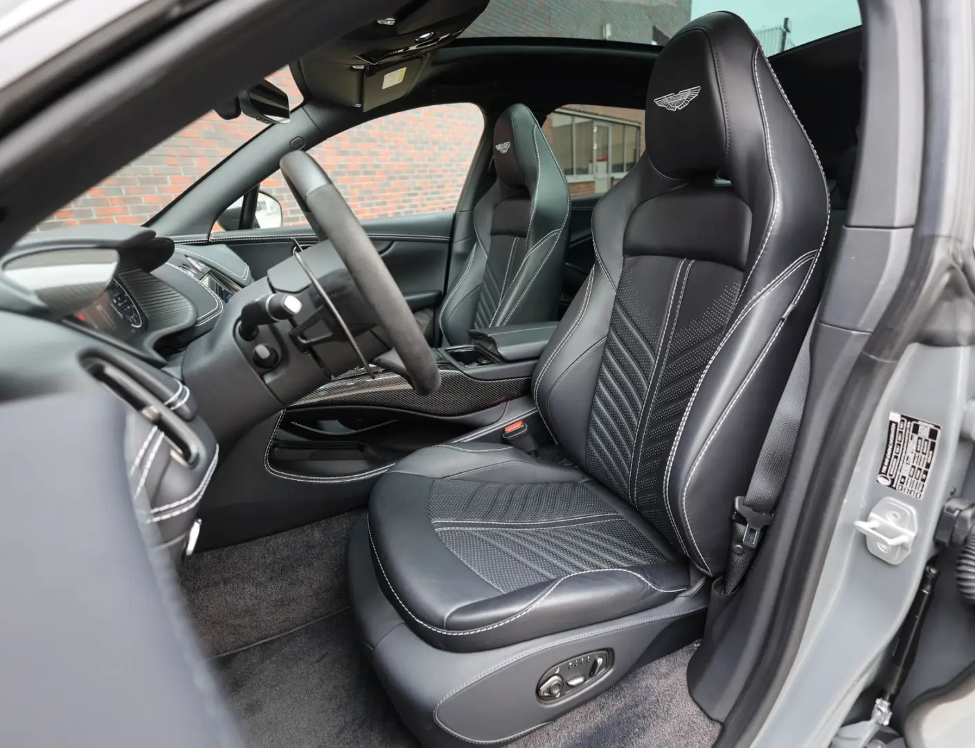 DBX 4.0 V8 707 | China Grey - Carbon Pack