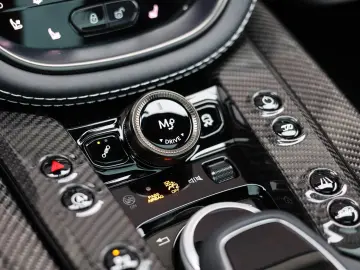 DBX 4.0 V8 707 | China Grey - Carbon Pack