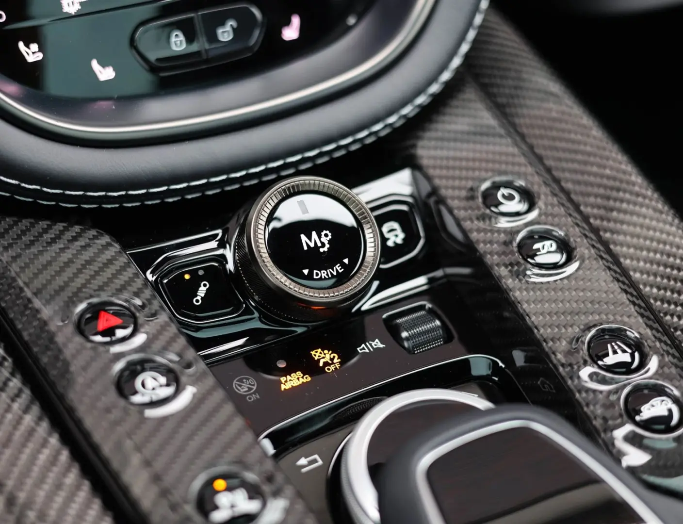 DBX 4.0 V8 707 | China Grey - Carbon Pack