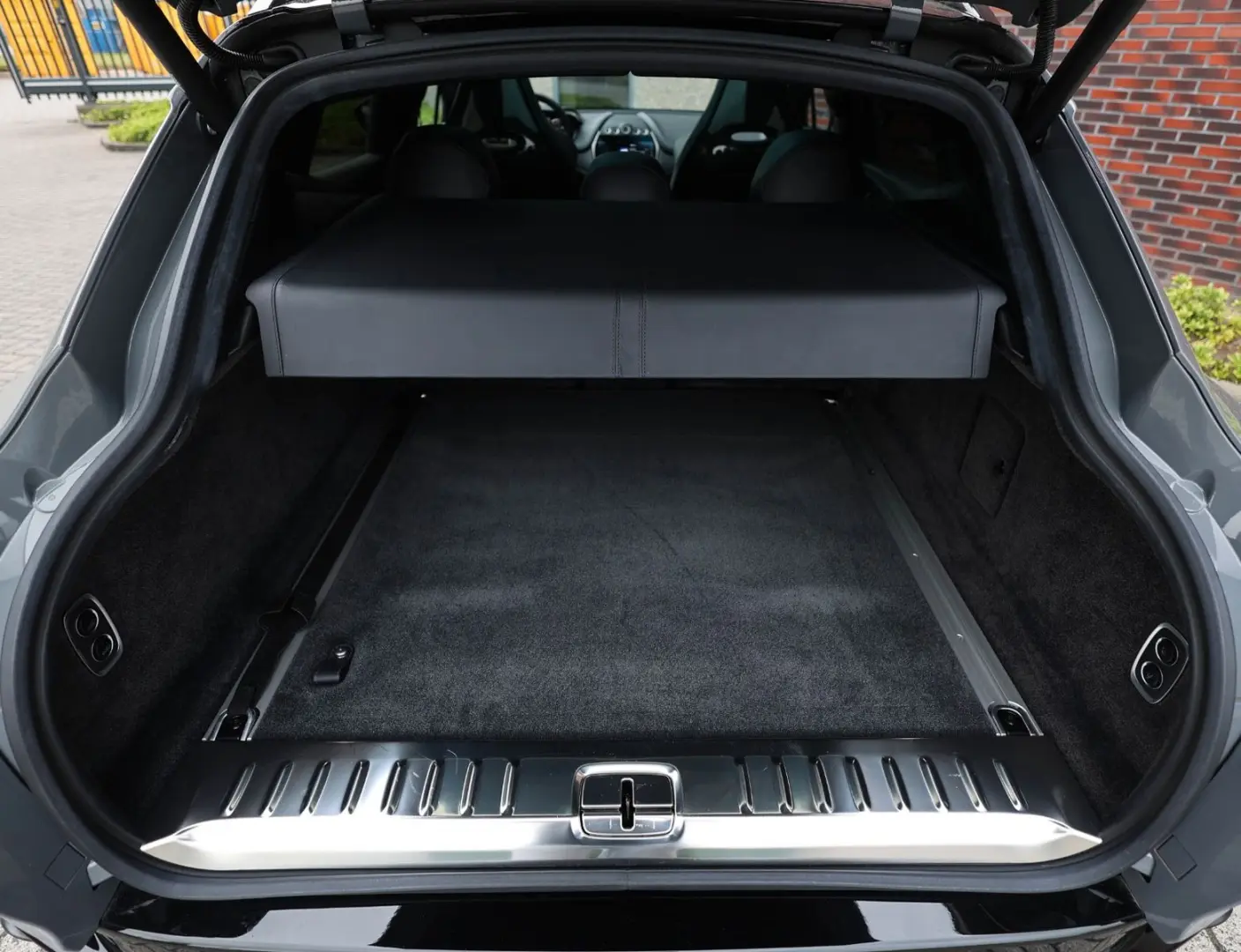 DBX 4.0 V8 707 | China Grey - Carbon Pack