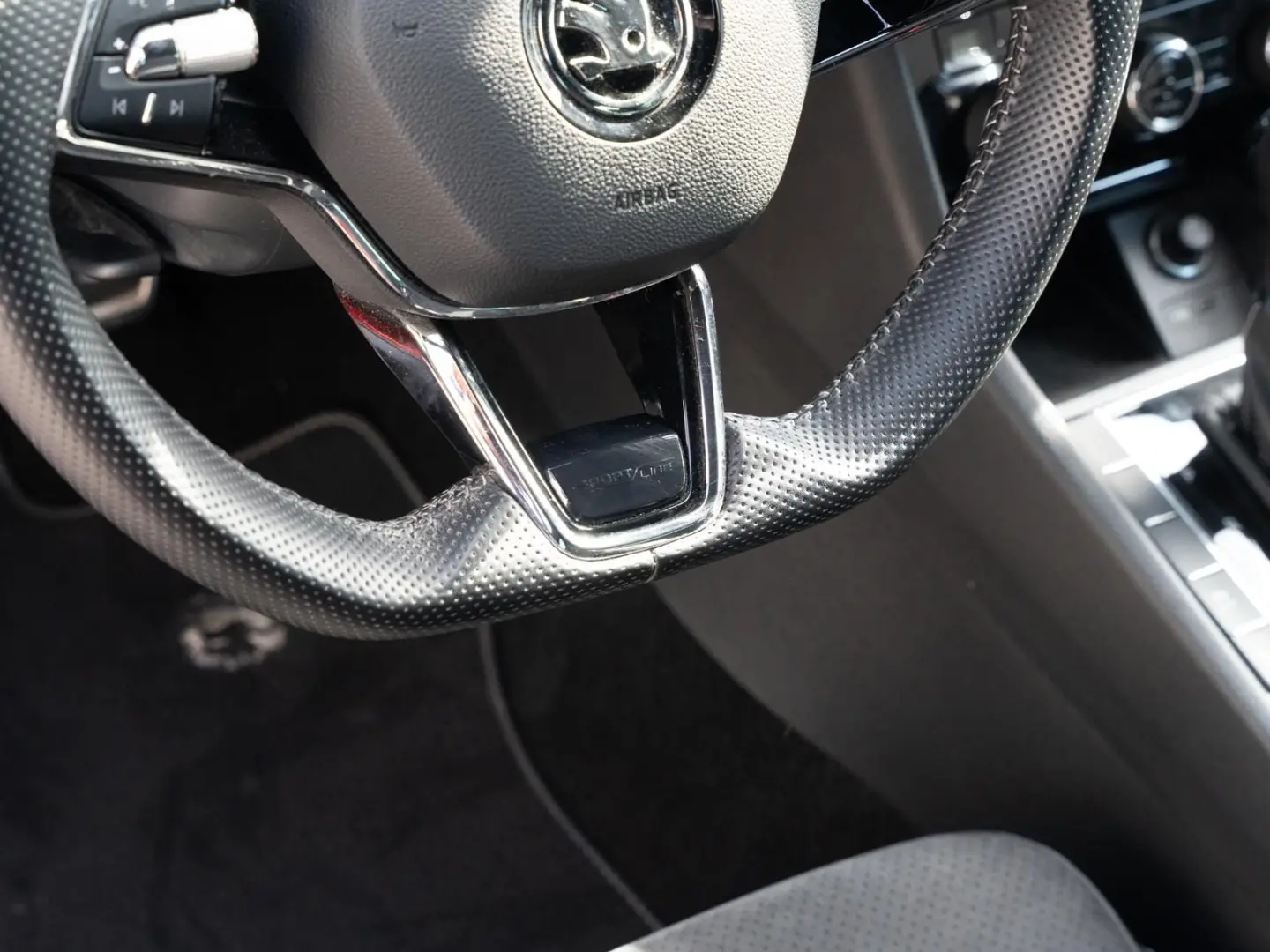 Superb Sportline DCC Dark Carbon 19