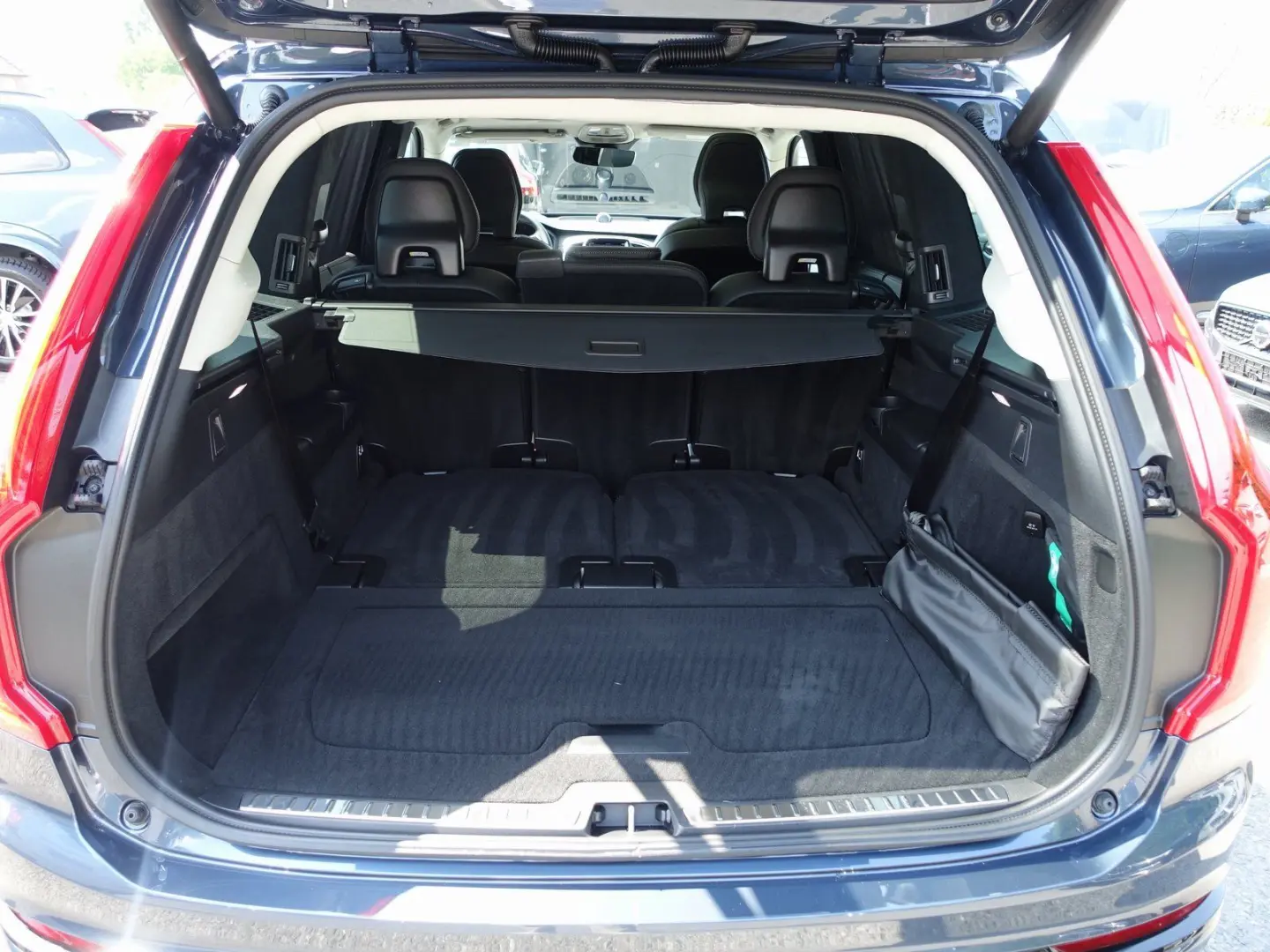 XC90 Ultra Dark T8 AWD Plug-in Hybrid B&W/360°KA