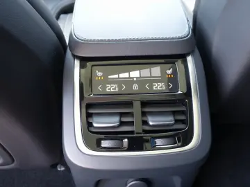 XC90 Ultra Dark T8 AWD Plug-in Hybrid B&W/360°KA