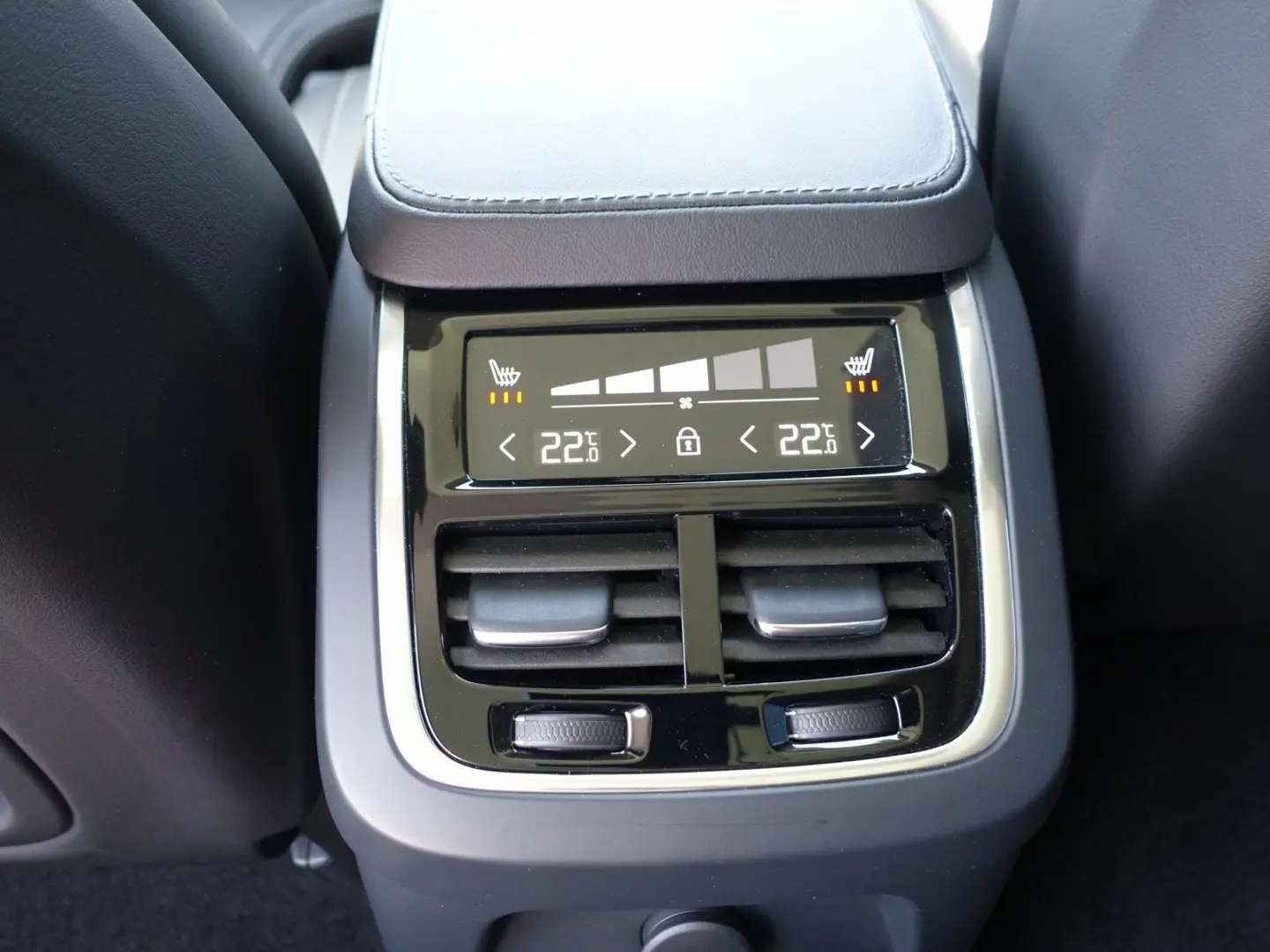 XC90 Ultra Dark T8 AWD Plug-in Hybrid B&W/360°KA