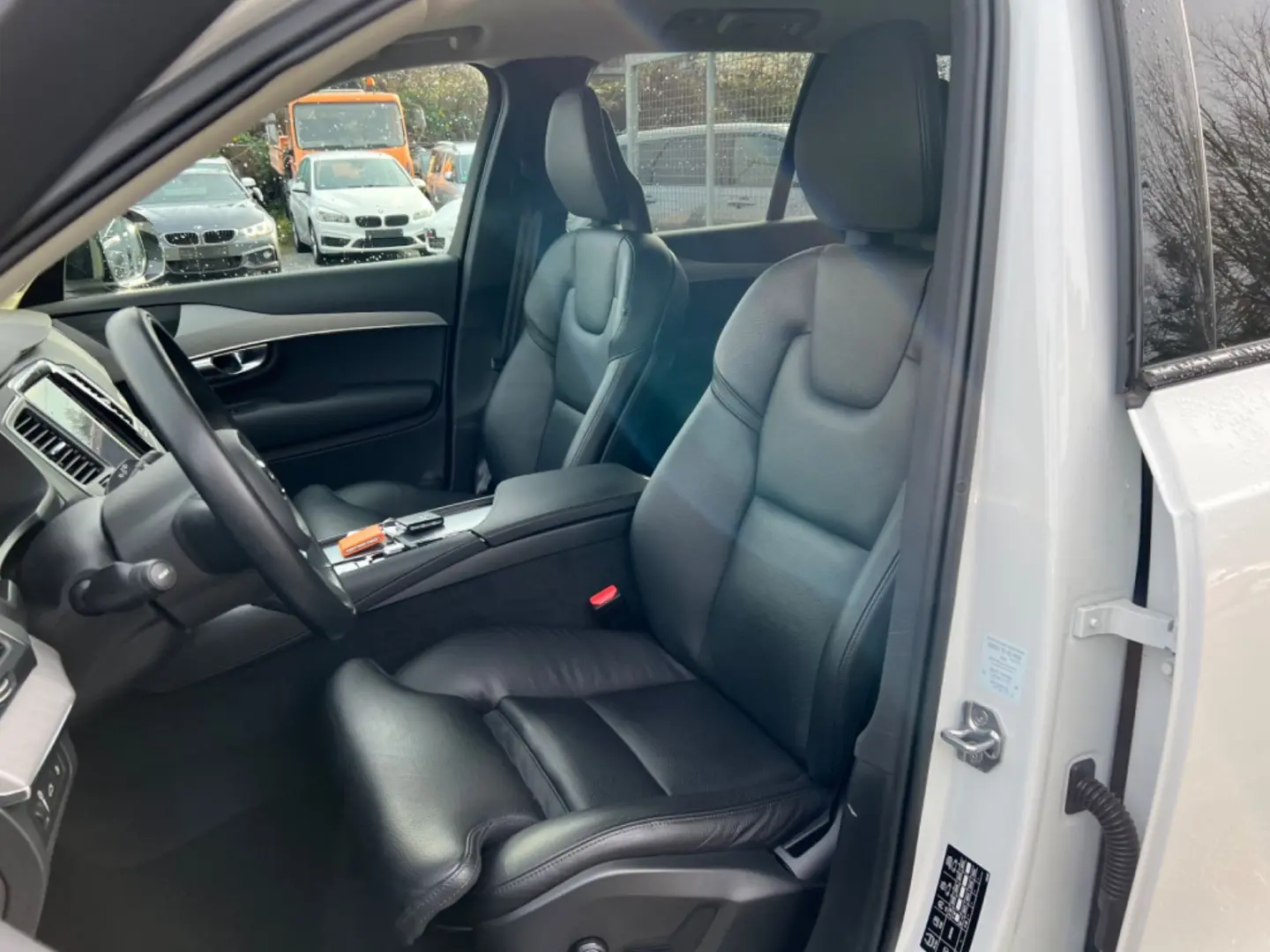 XC90 T8 R Design AWD|7-Sitzer|Expression Recharg