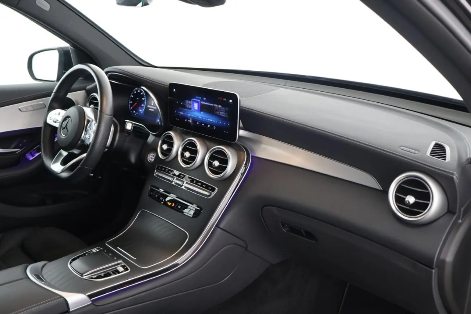 GLC 300 e 4M AMG Distronic Pano MBUX SHZ LED