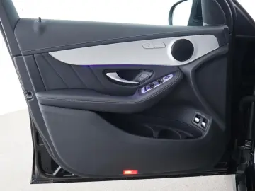 GLC 300 e 4M AMG Distronic Pano MBUX SHZ LED