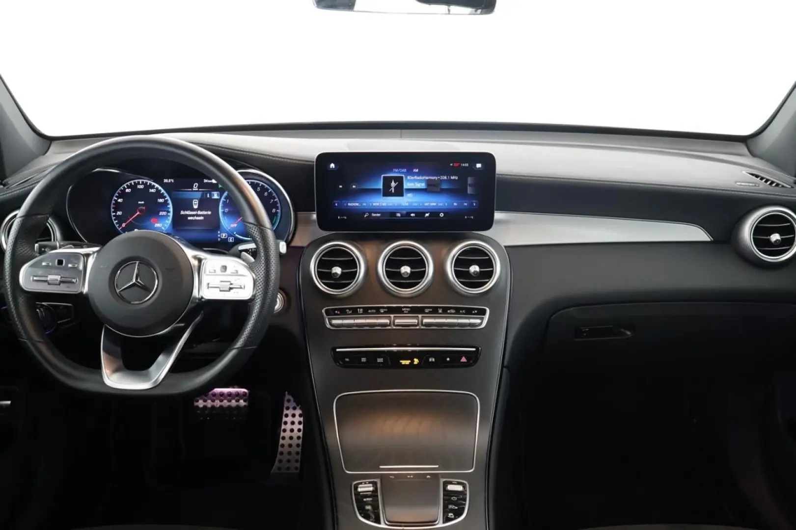 GLC 300 e 4M AMG Distronic Pano MBUX SHZ LED