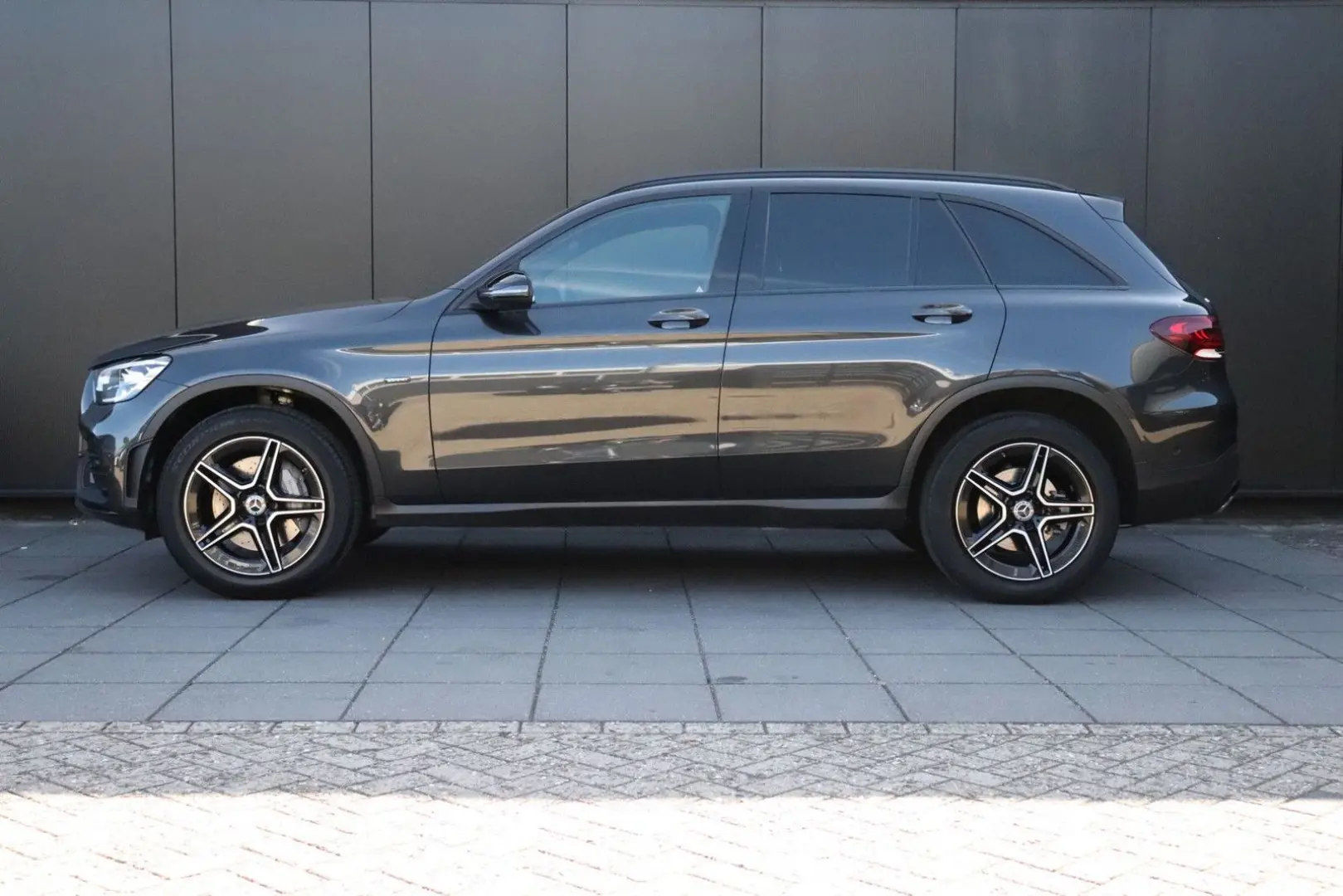 GLC 300 300e 4MATIC AMG Premium Plus | LEDER | P