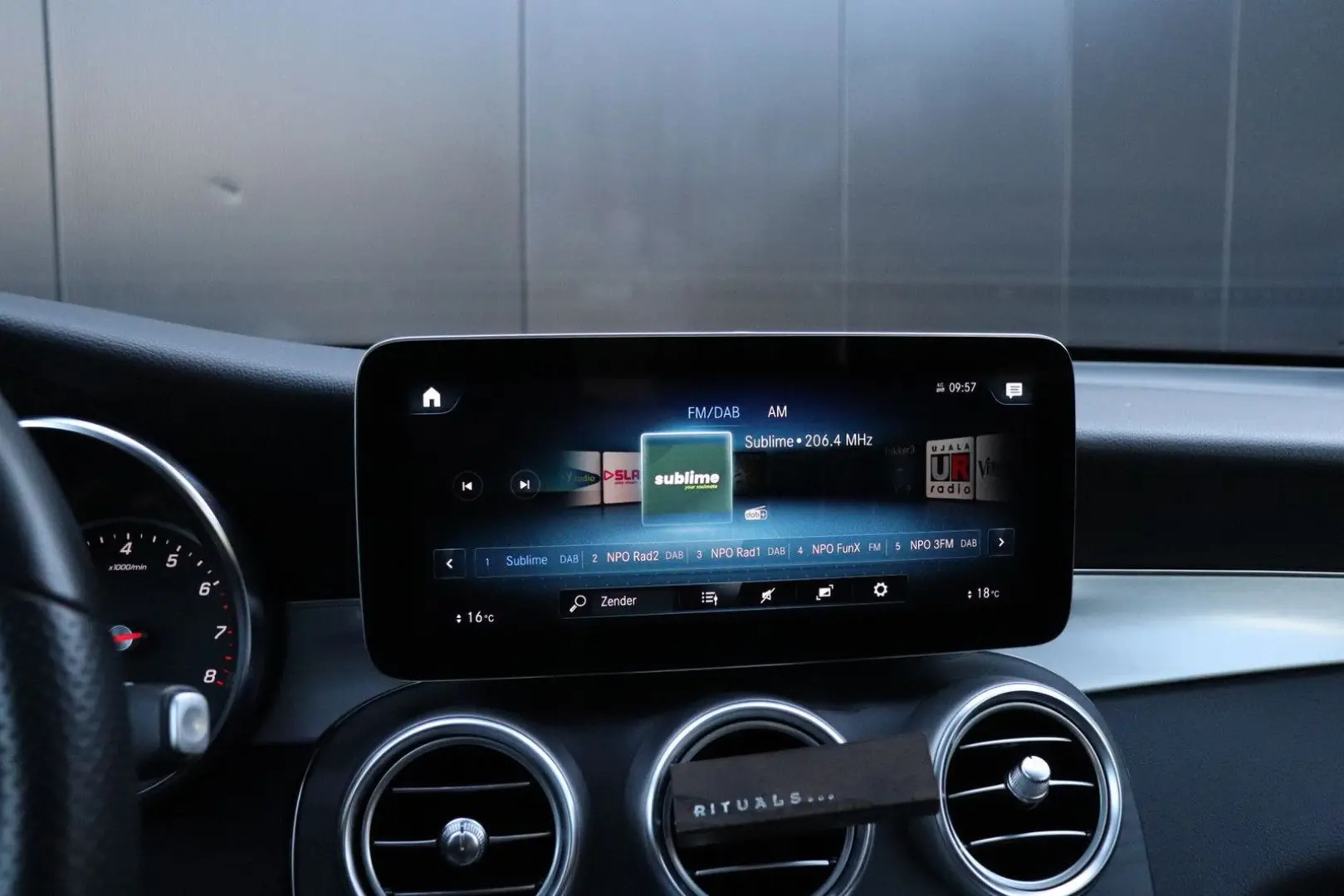 GLC 300 300e 4MATIC AMG Premium Plus | LEDER | P