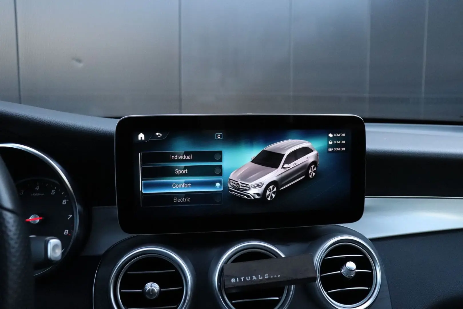 GLC 300 300e 4MATIC AMG Premium Plus | LEDER | P