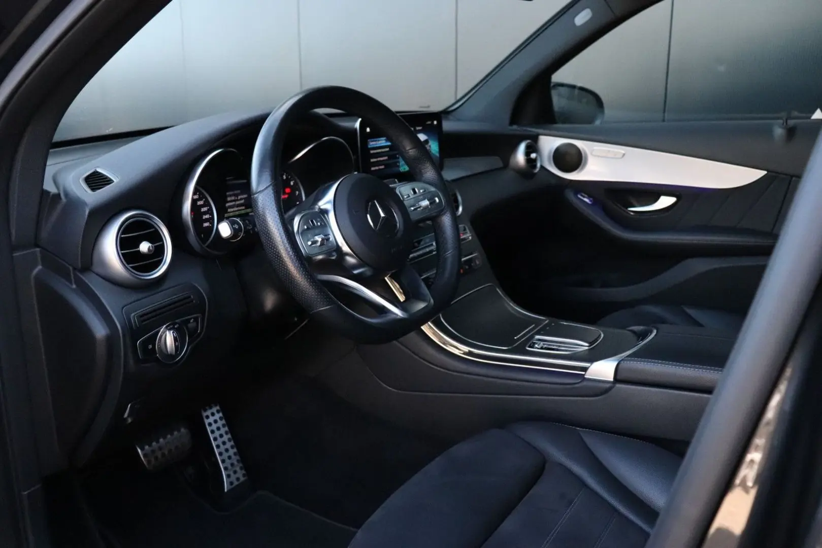 GLC 300 300e 4MATIC AMG Premium Plus | LEDER | P
