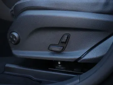 GLC 300 300e 4MATIC AMG Premium Plus | LEDER | P