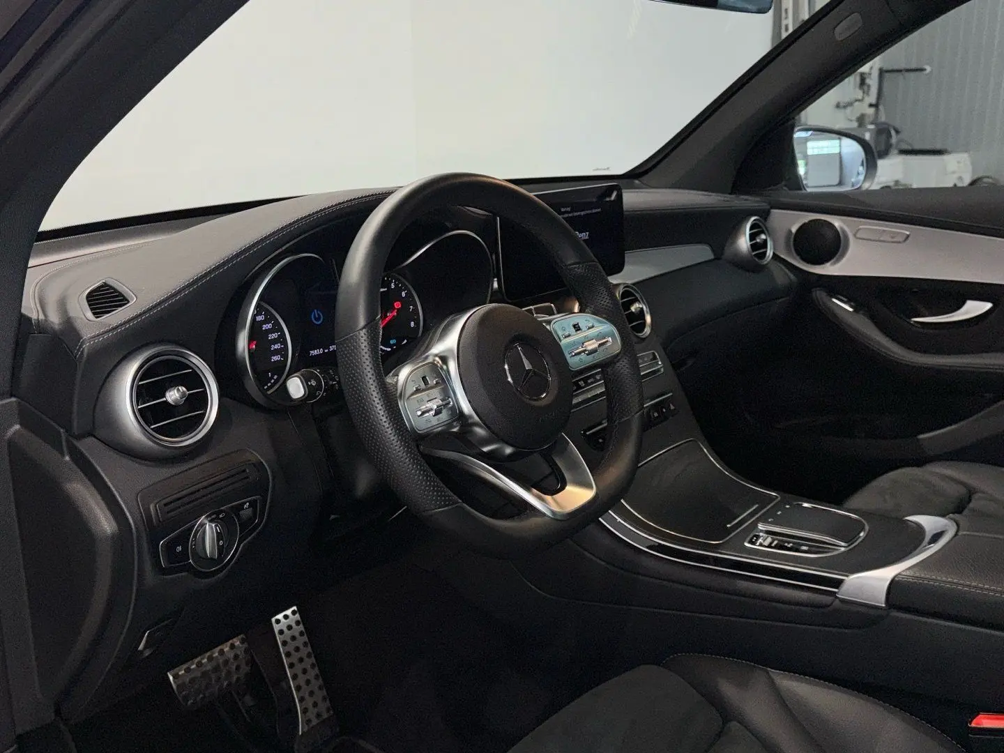GLC 300 e 4M AMG Panorama 360°-Kamera LED AHK