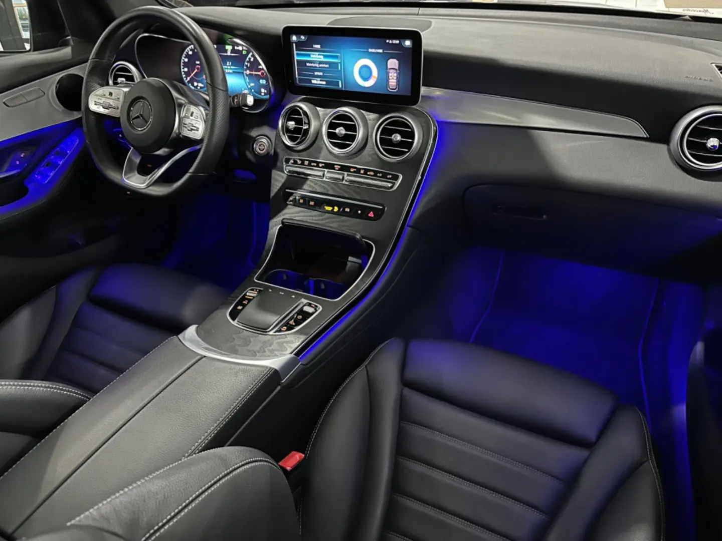 GLC 300 e 4Matic*AMG-LINE*PANO*360*AMBIENT*NIGHT